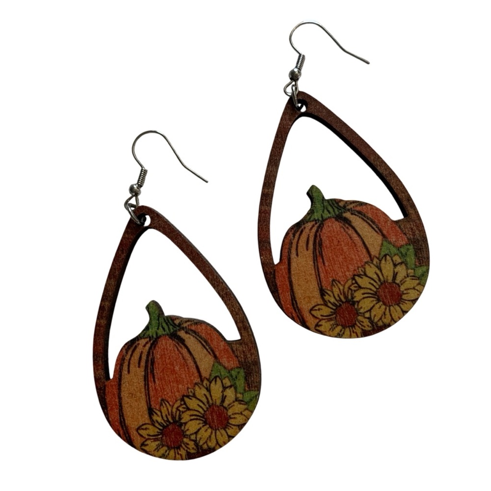 🤩 JEWELRY 2 FOR $10 - BUNDLE & SAVE 🤩 
Wooded Halloween Earrings